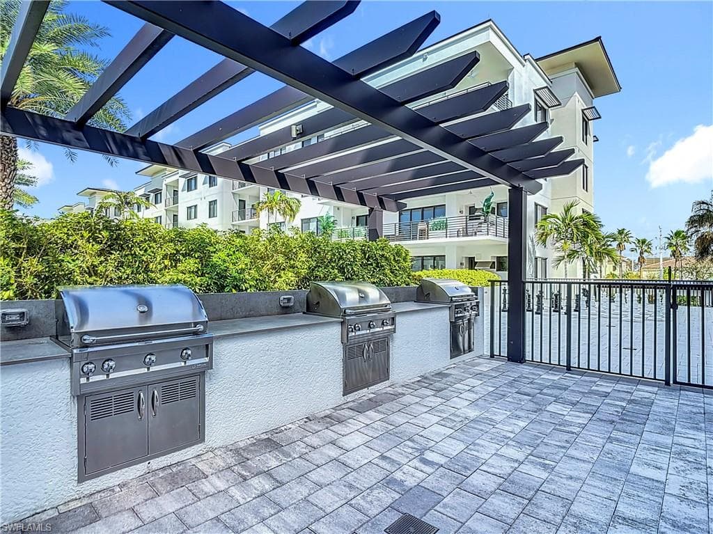 1125 Central AVE # 462, NAPLES FL 34102-37