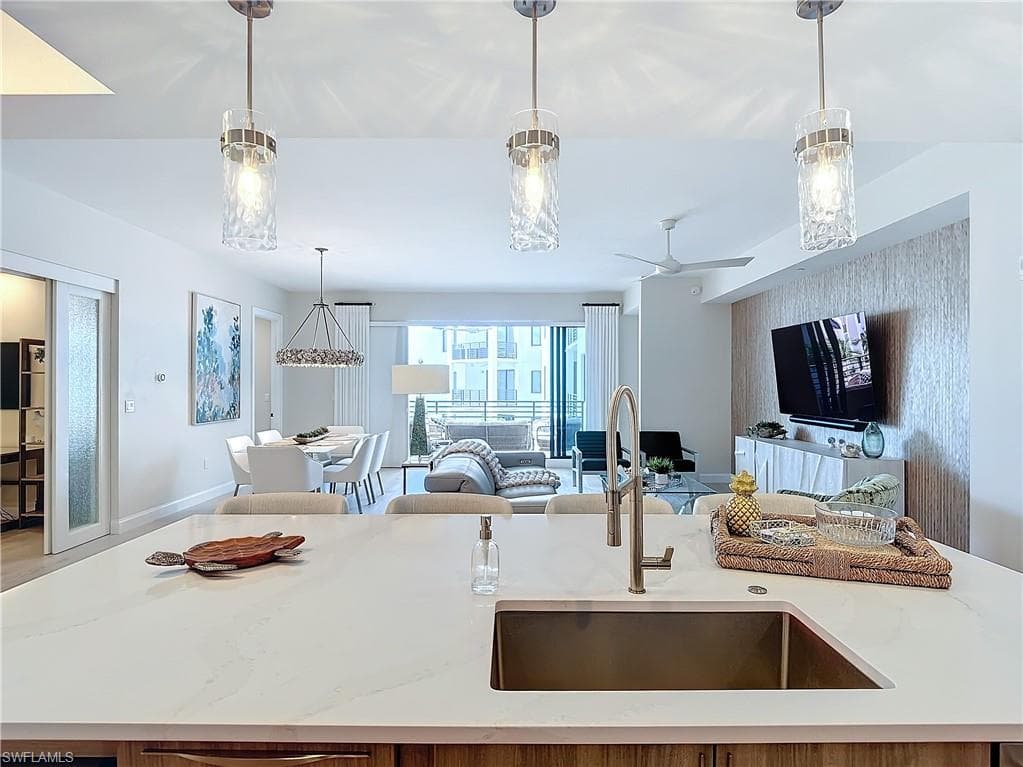 1125 Central AVE # 462, NAPLES FL 34102-9