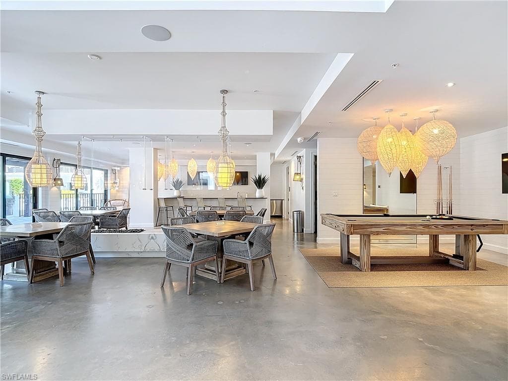 1125 Central AVE # 462, NAPLES FL 34102-39