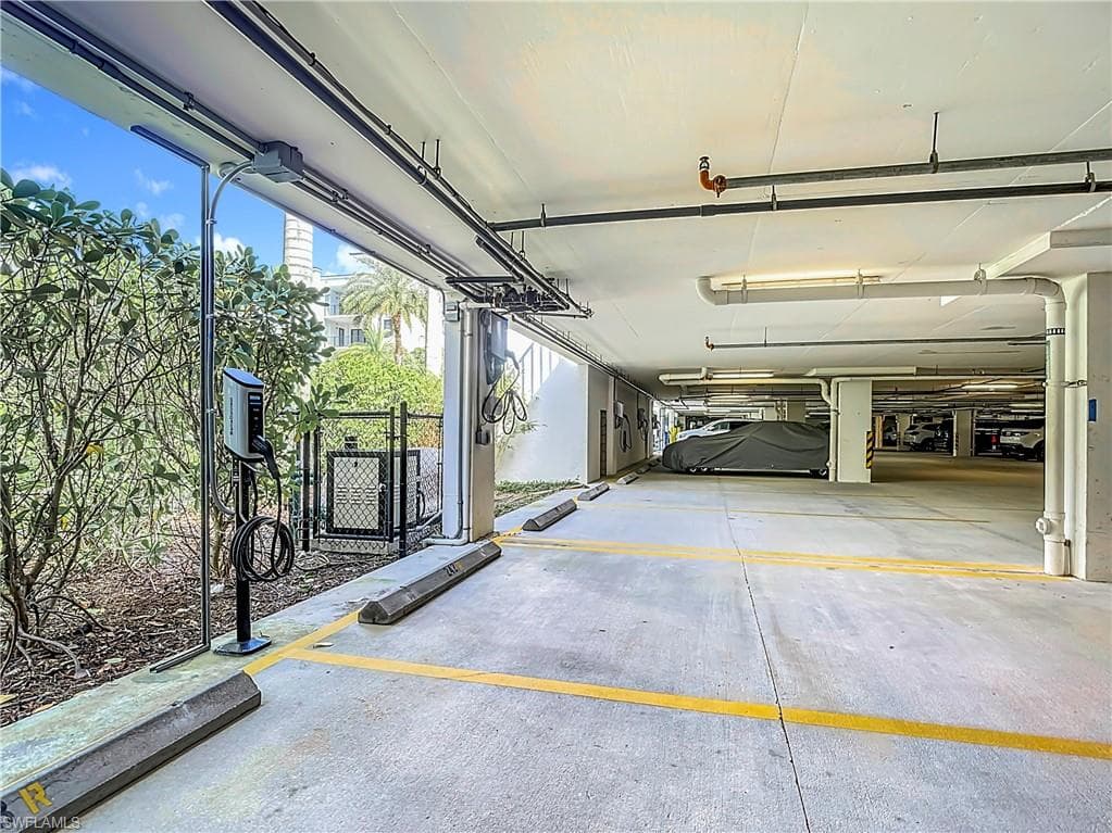 1125 Central AVE # 462, NAPLES FL 34102-38