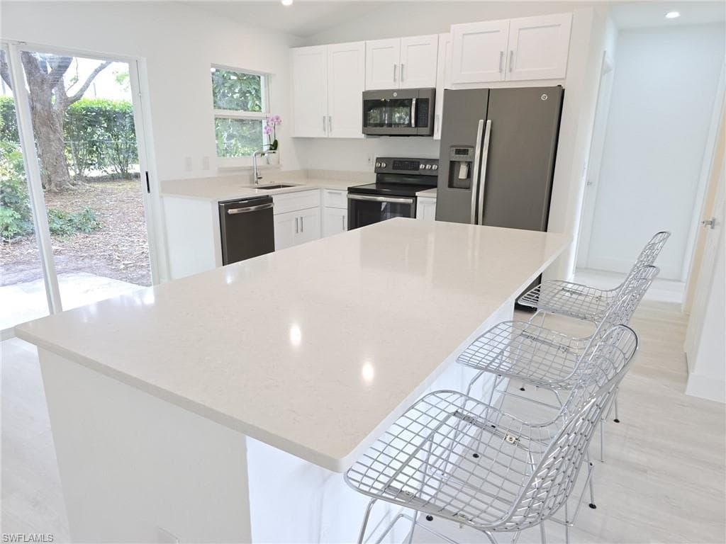 687 Grove DR, NAPLES FL 34120-4