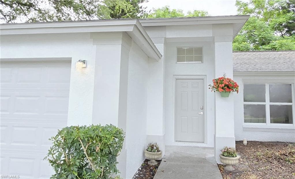 687 Grove DR, NAPLES FL 34120-39