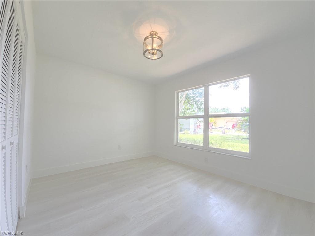 687 Grove DR, NAPLES FL 34120-24