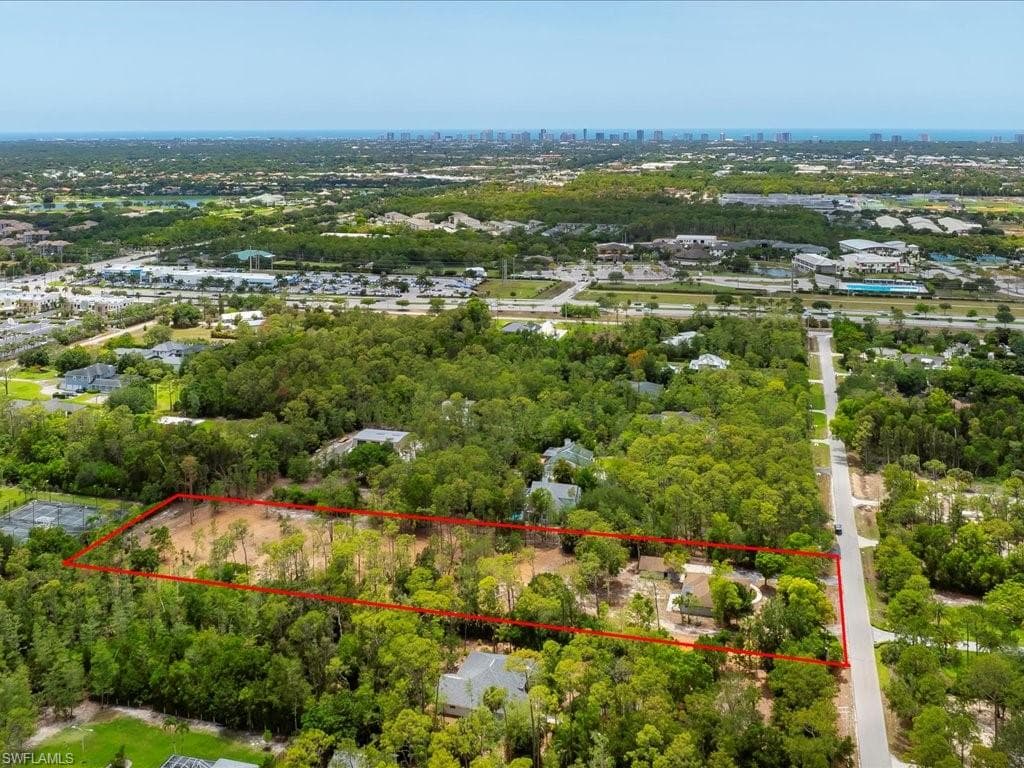 6940 Bottlebrush LN, NAPLES FL 34109-9