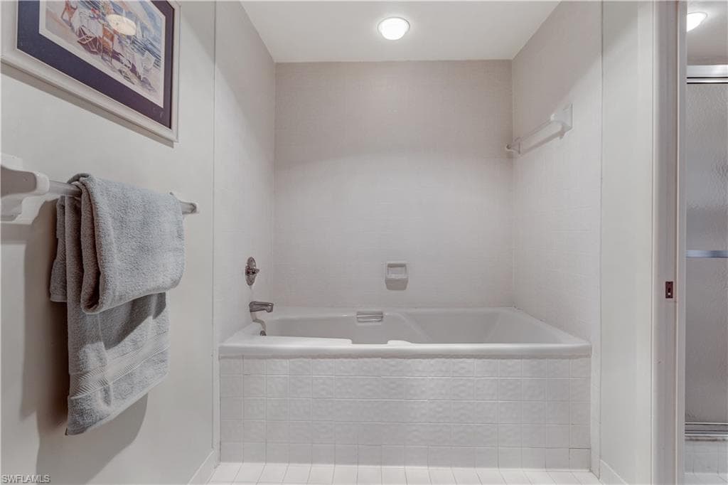 17060 Marina Cove LN, FORT MYERS FL 33908-27