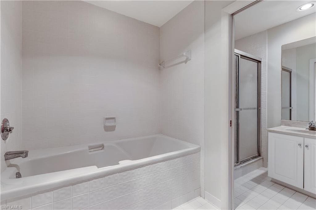 17060 Marina Cove LN, FORT MYERS FL 33908-28