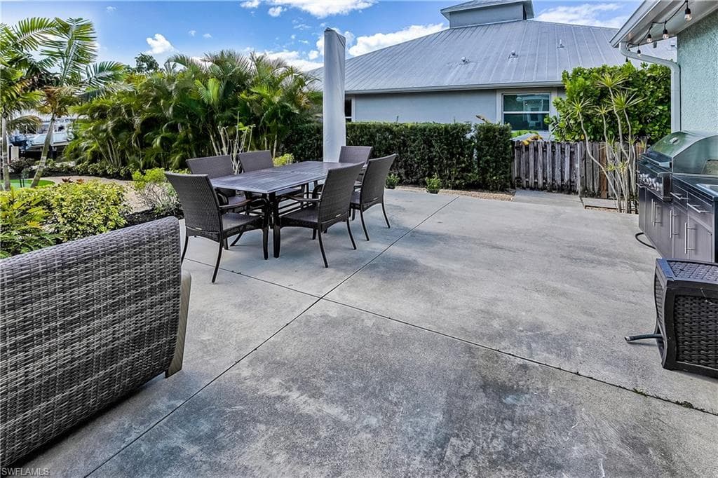 1540 Curlew AVE, NAPLES FL 34102-21