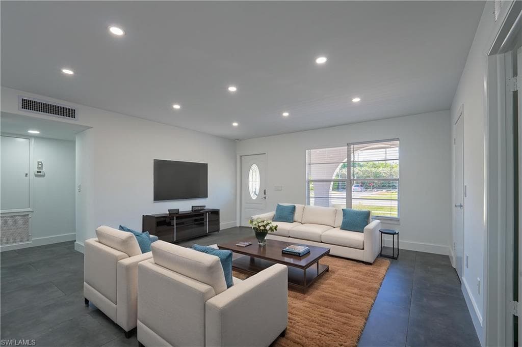 2564 Poinciana ST, NAPLES FL 34105-1