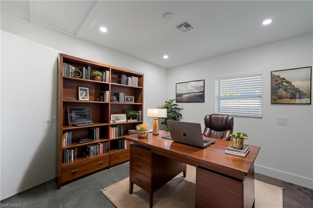 2564 Poinciana ST, NAPLES FL 34105-5