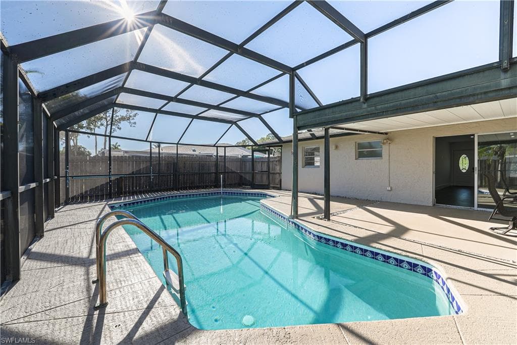 2564 Poinciana ST, NAPLES FL 34105-19