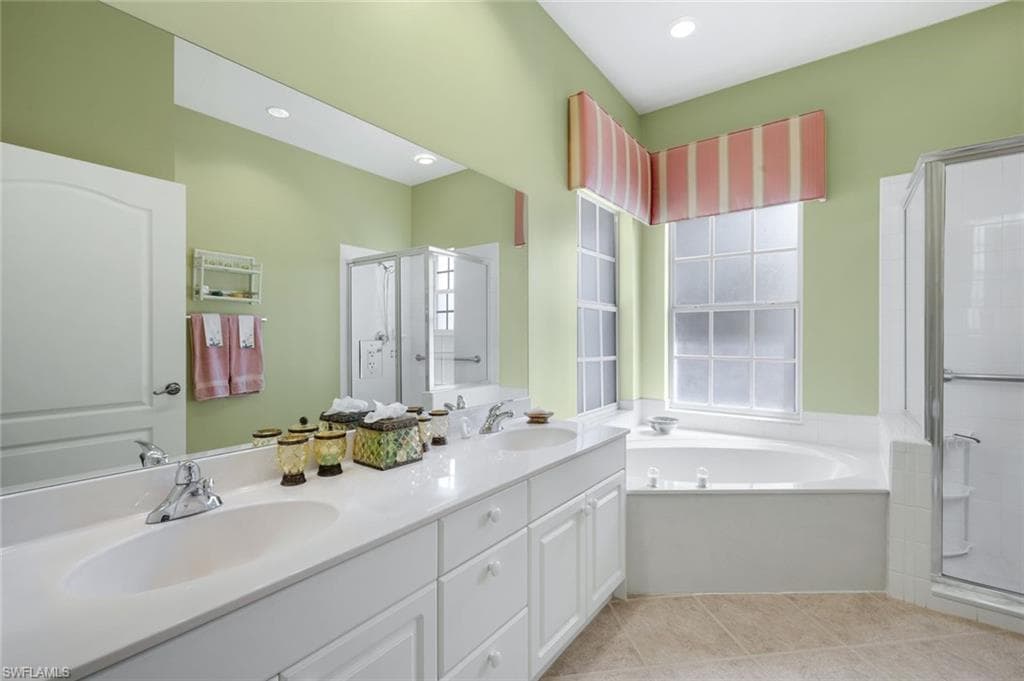 4815 Aston Gardens WAY # B202, NAPLES FL 34109-16
