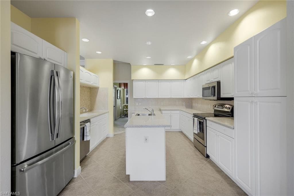 4815 Aston Gardens WAY # B202, NAPLES FL 34109-10