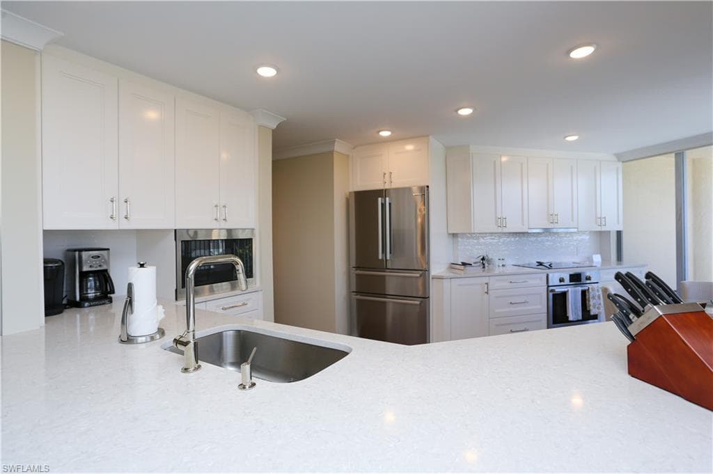 4041 Gulf Shore BLVD N # 305, NAPLES FL 34103-8