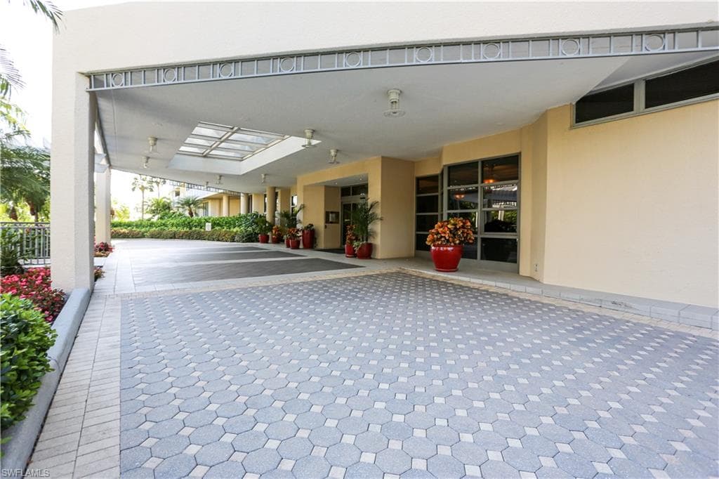 4041 Gulf Shore BLVD N # 305, NAPLES FL 34103-29