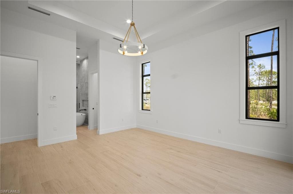 25400 Divot DR, BONITA SPRINGS FL 34135-21