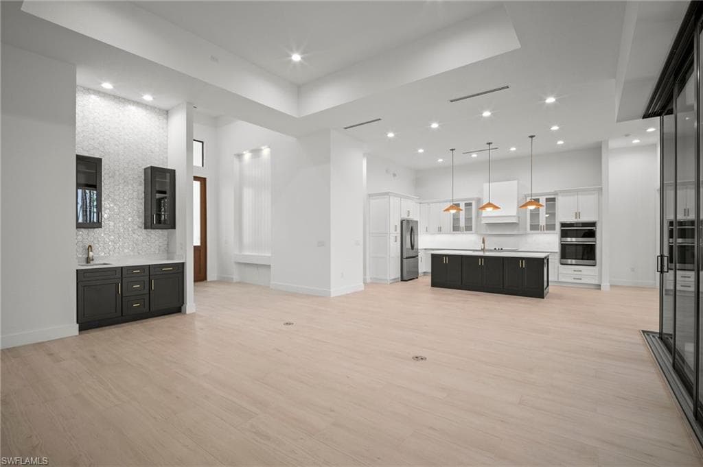 25400 Divot DR, BONITA SPRINGS FL 34135-3