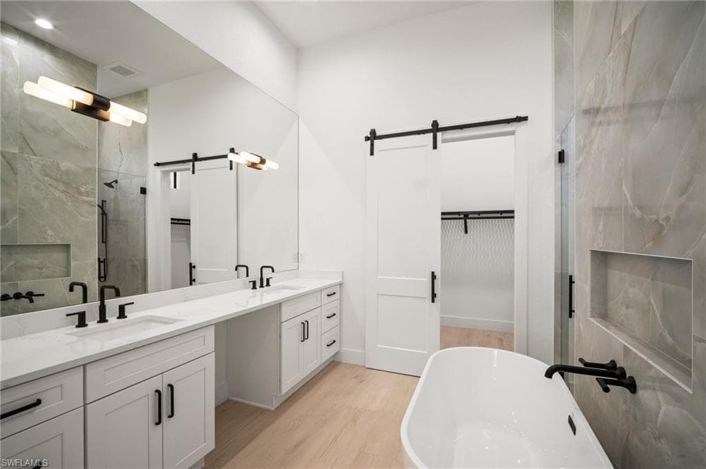 25400 Divot DR, BONITA SPRINGS FL 34135-20