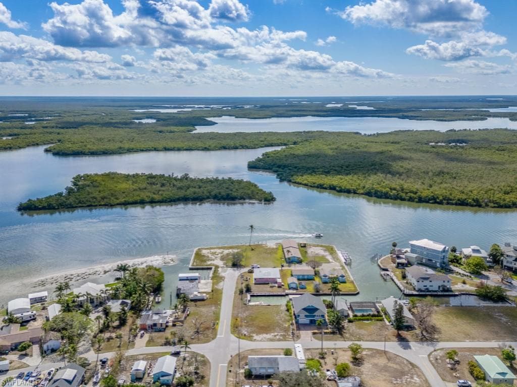 226 Goodland DR, GOODLAND FL 34140-2