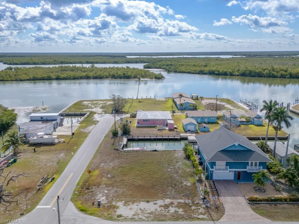 226 Goodland DR, GOODLAND FL 34140-3