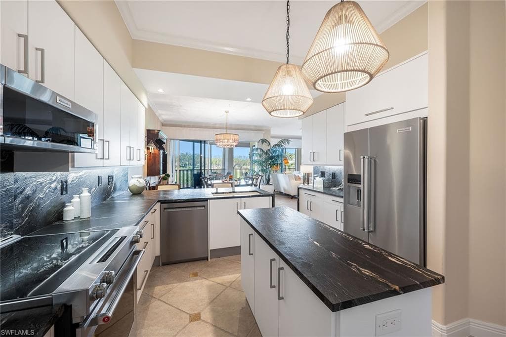 560 El Camino Real # 1102, NAPLES FL 34119-15