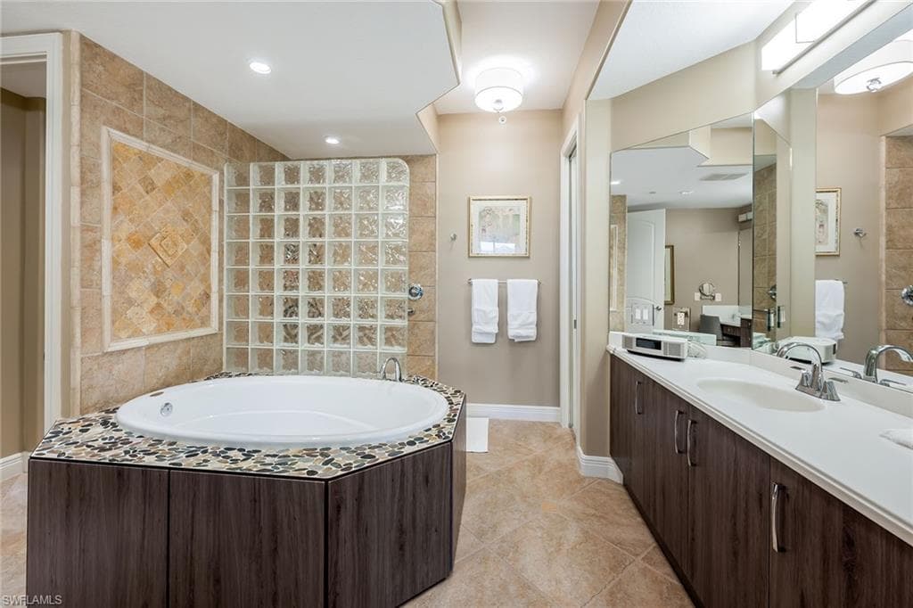 560 El Camino Real # 1102, NAPLES FL 34119-21