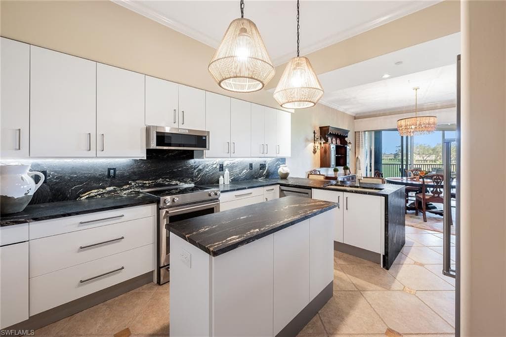 560 El Camino Real # 1102, NAPLES FL 34119-14