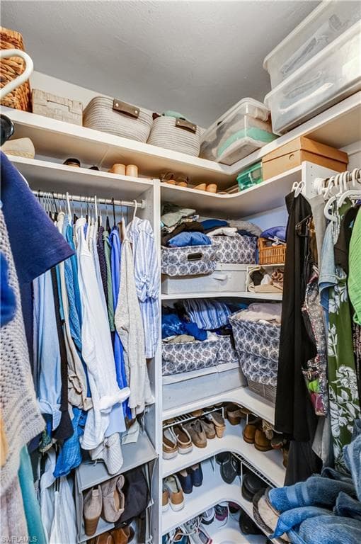 5692 Eichen CIR W, FORT MYERS FL 33919-39