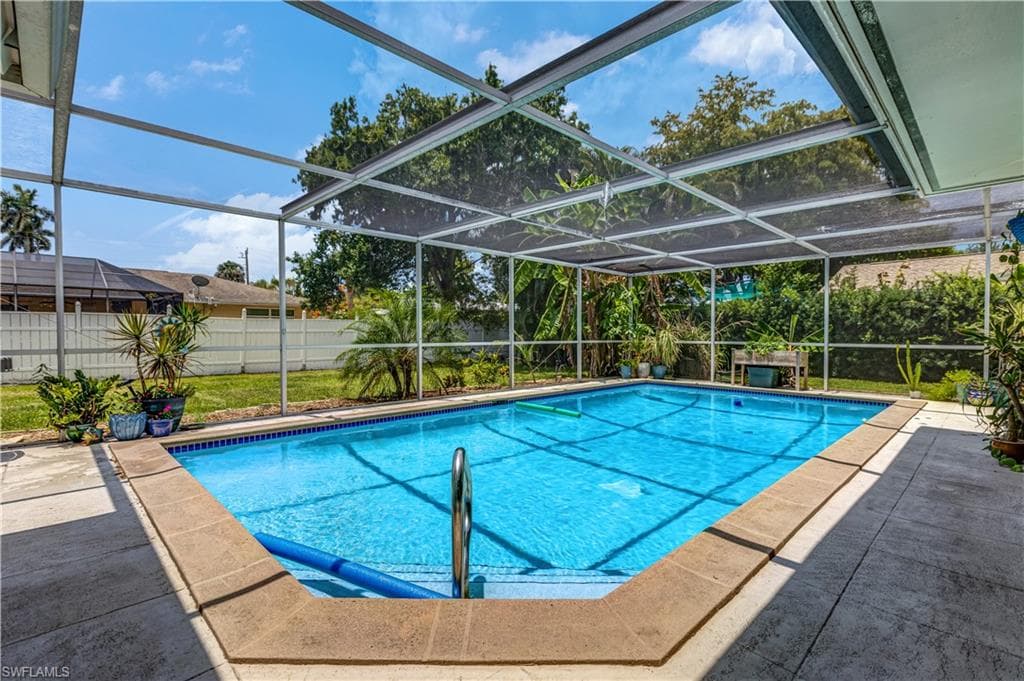 5692 Eichen CIR W, FORT MYERS FL 33919-16