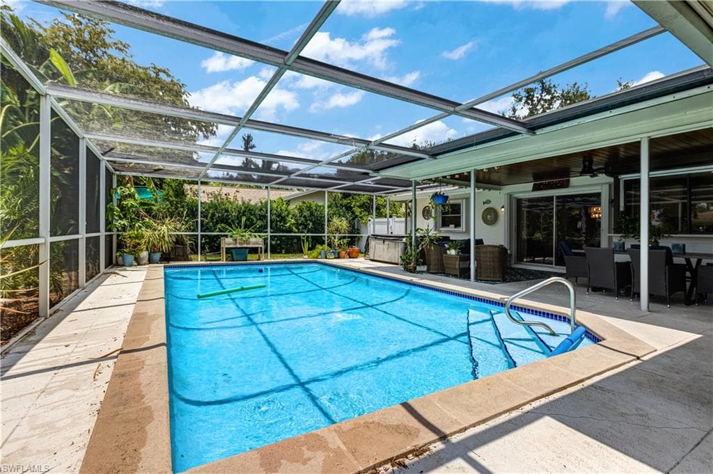 5692 Eichen CIR W, FORT MYERS FL 33919-21