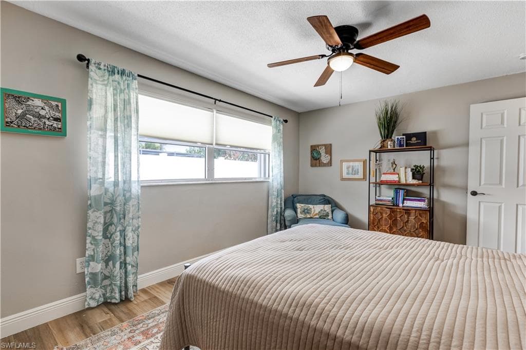 5692 Eichen CIR W, FORT MYERS FL 33919-30