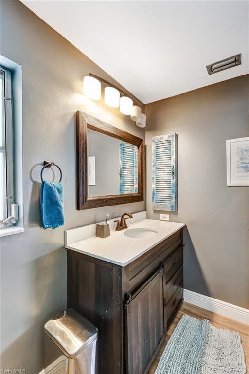 5692 Eichen CIR W, FORT MYERS FL 33919-24