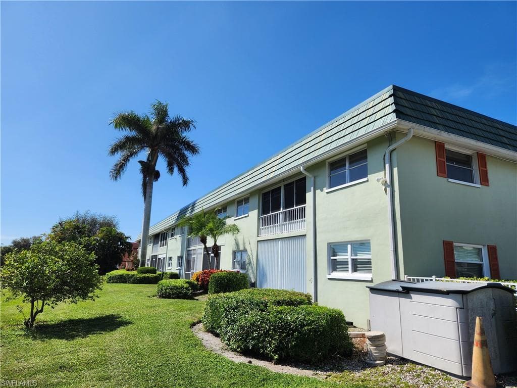 300 Valley Stream DR # 5, NAPLES FL 34113-9