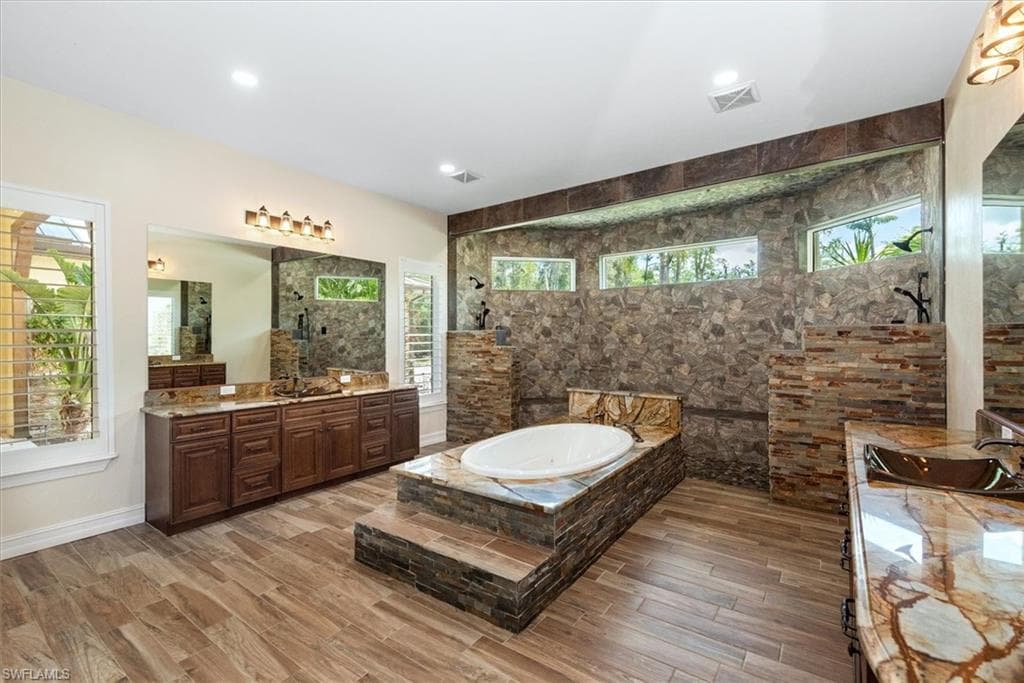 15860 Glendale LN, FORT MYERS FL 33912-21