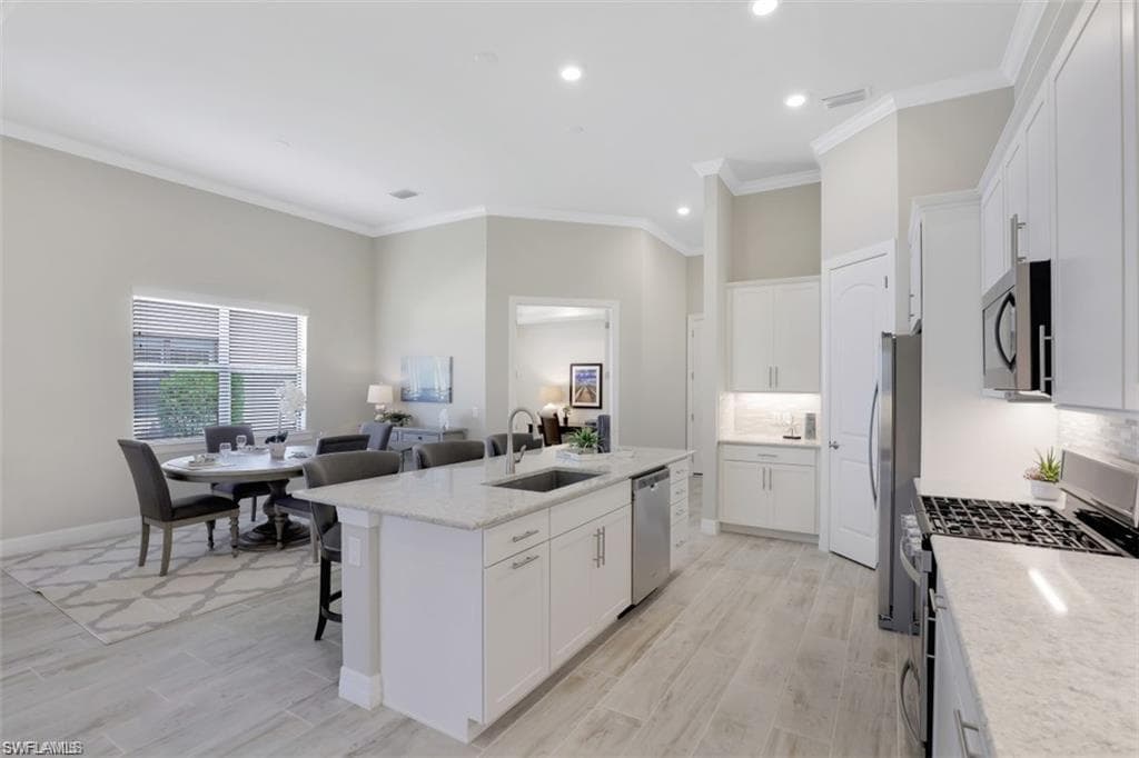 7253 Wilton DR, NAPLES FL 34109-6