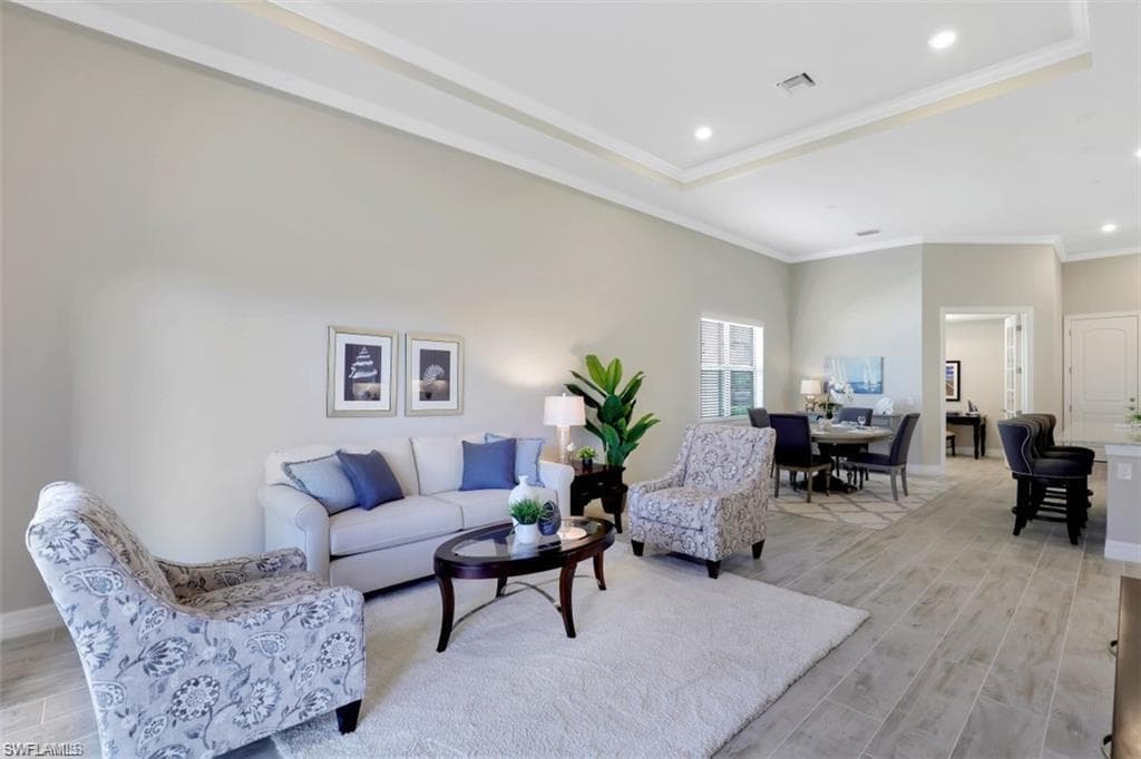 7253 Wilton DR, NAPLES FL 34109-8