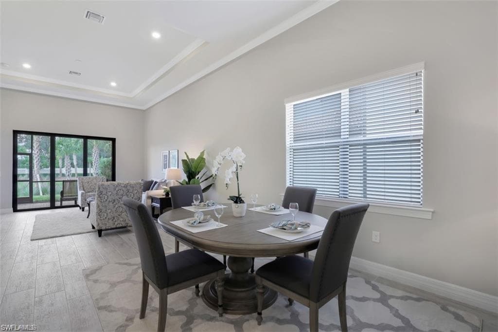 7253 Wilton DR, NAPLES FL 34109-10