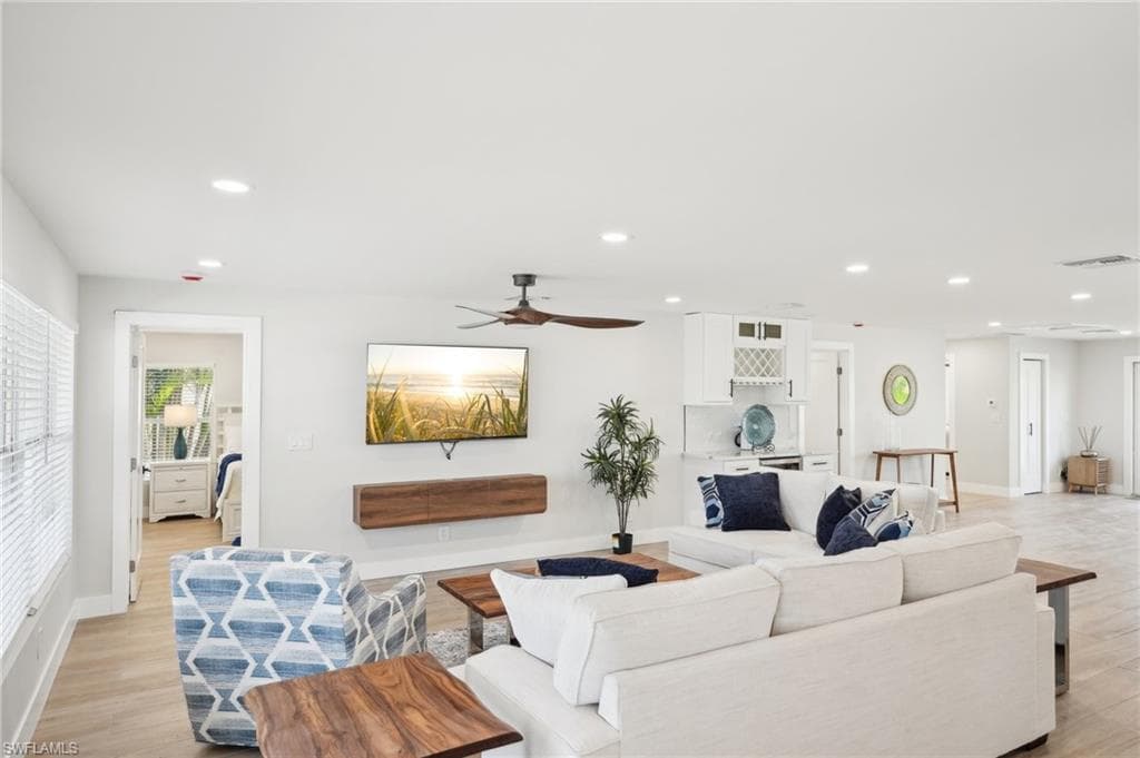 18195 Cutlass DR, FORT MYERS BEACH FL 33931-5