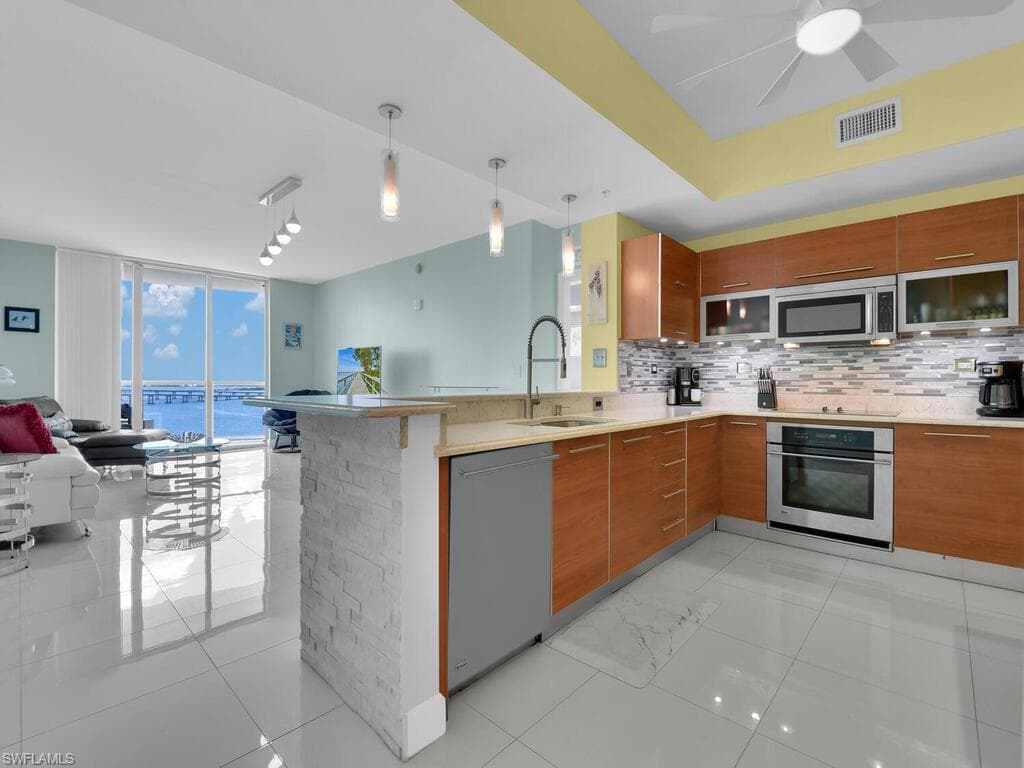 3000 Oasis Grand BLVD # 1705, FORT MYERS FL 33916-5