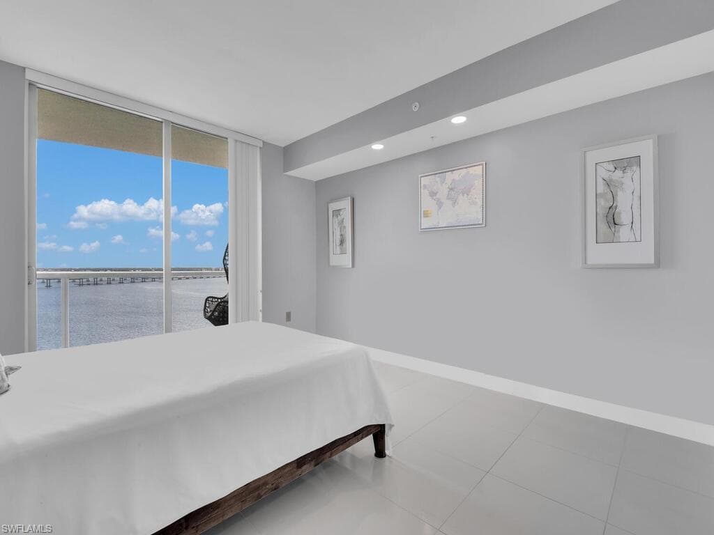 3000 Oasis Grand BLVD # 1705, FORT MYERS FL 33916-8