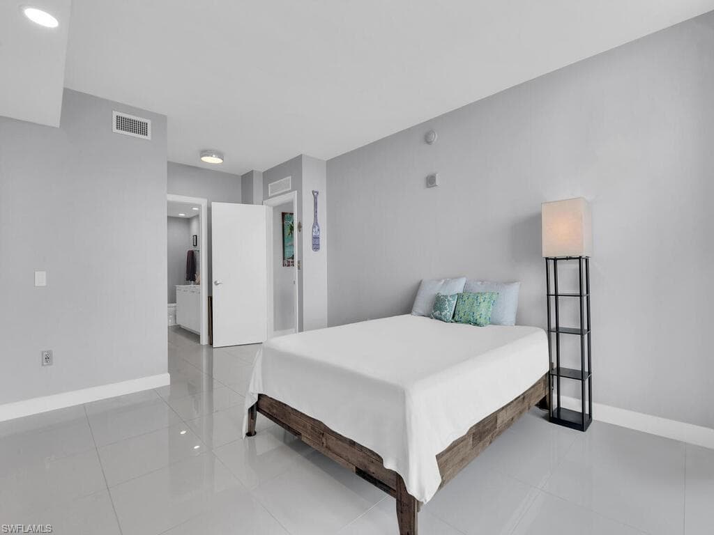 3000 Oasis Grand BLVD # 1705, FORT MYERS FL 33916-9