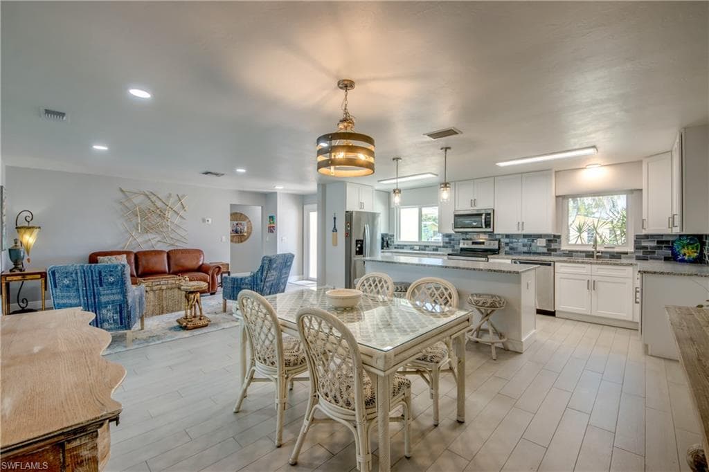 1720 Lakeview BLVD, NORTH FORT MYERS FL 33903-11