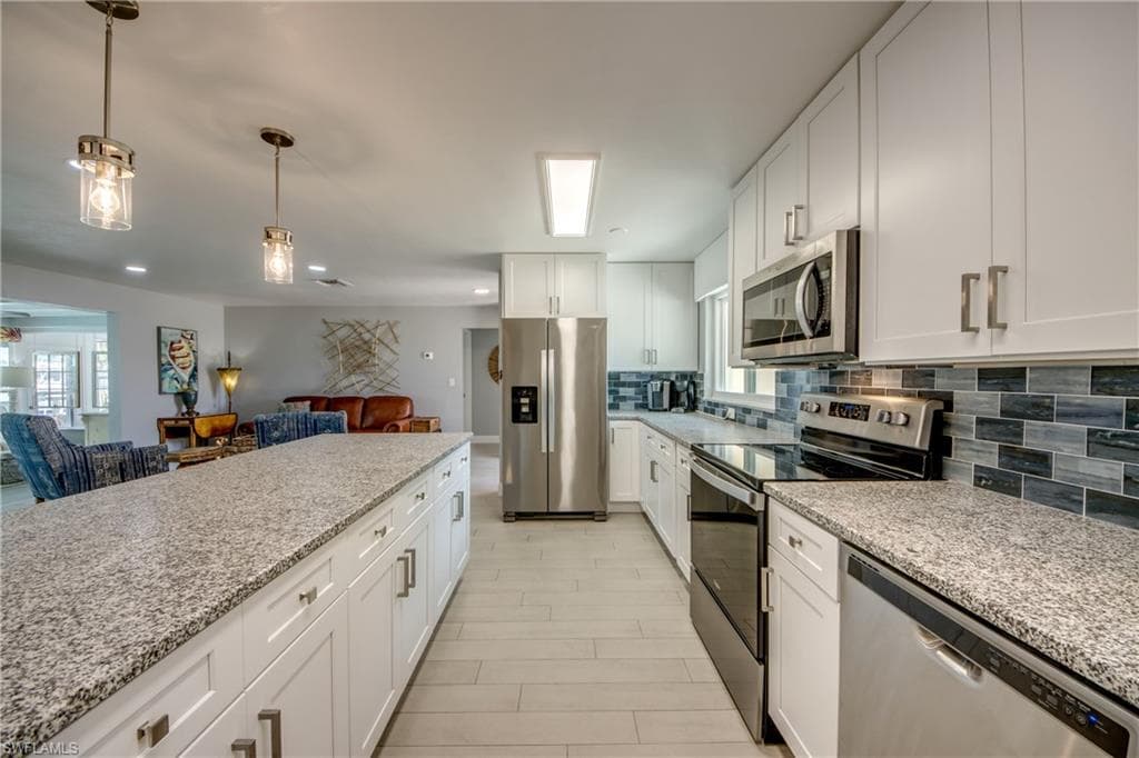 1720 Lakeview BLVD, NORTH FORT MYERS FL 33903-4