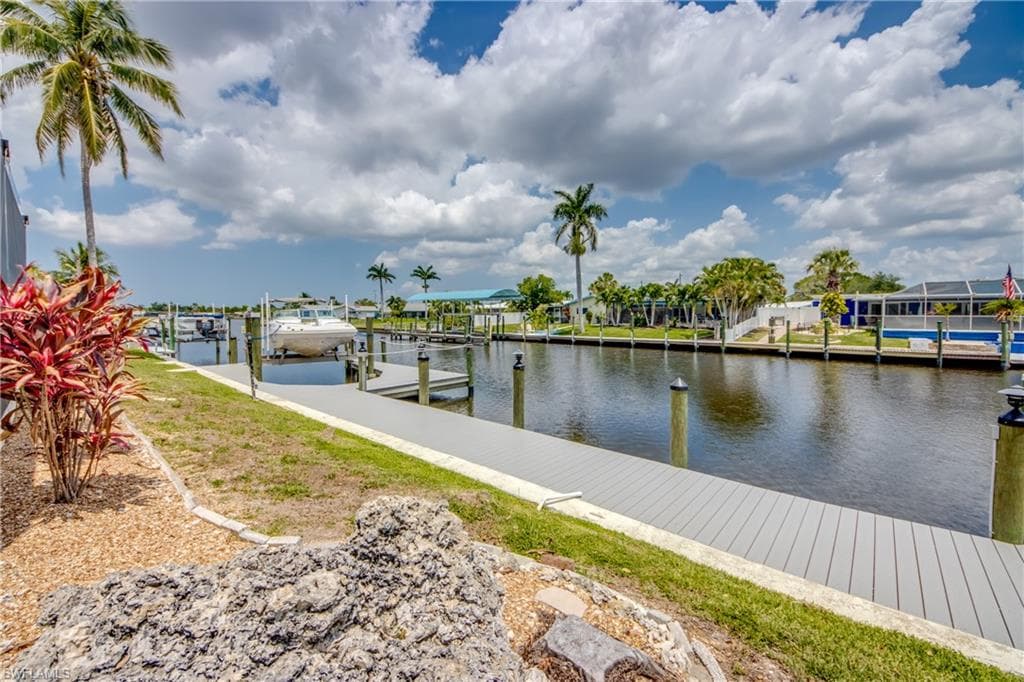 1720 Lakeview BLVD, NORTH FORT MYERS FL 33903-34