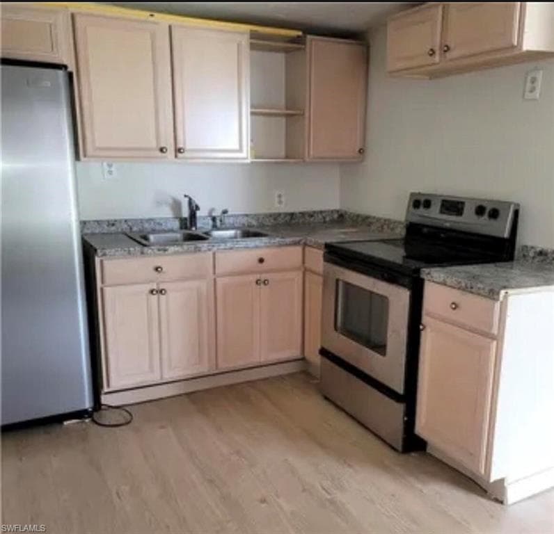 5640 4th AVE, FORT MYERS FL 33907-2