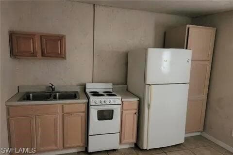 5640 4th AVE, FORT MYERS FL 33907-8