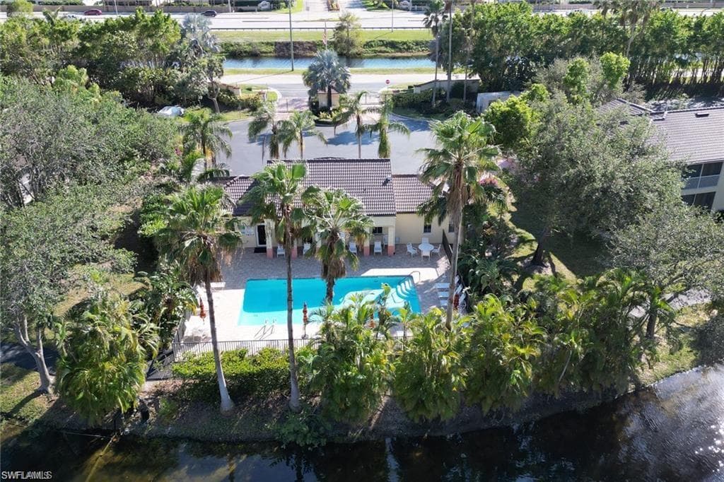 300 Diamond CIR # 302, NAPLES FL 34110-11