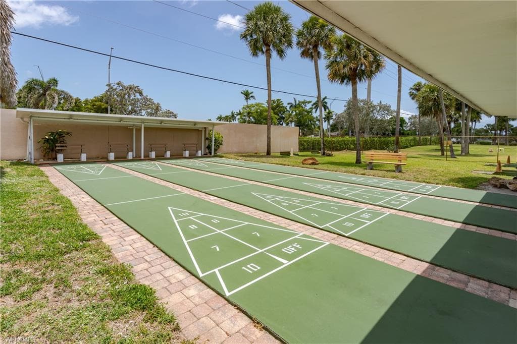 469 Riviera BLVD W, NAPLES FL 34112-26