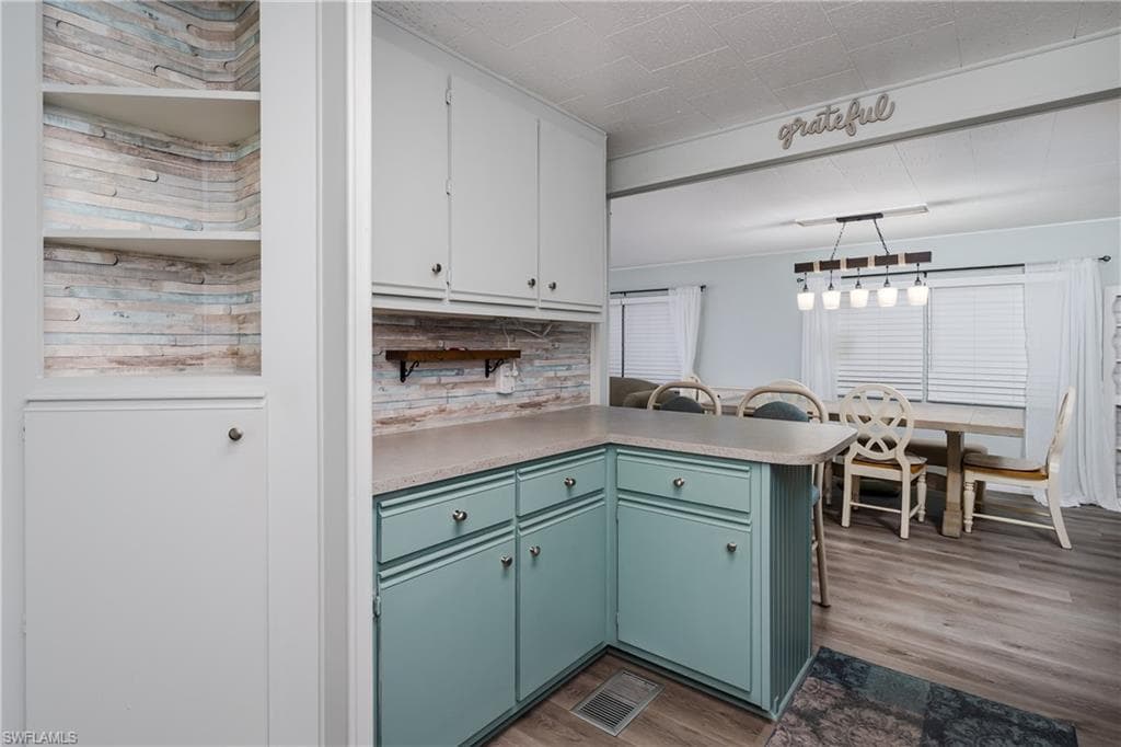 469 Riviera BLVD W, NAPLES FL 34112-9