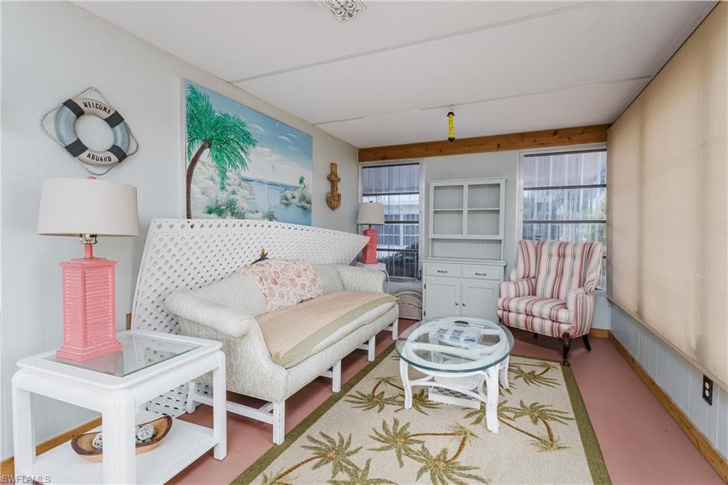 469 Riviera BLVD W, NAPLES FL 34112-10