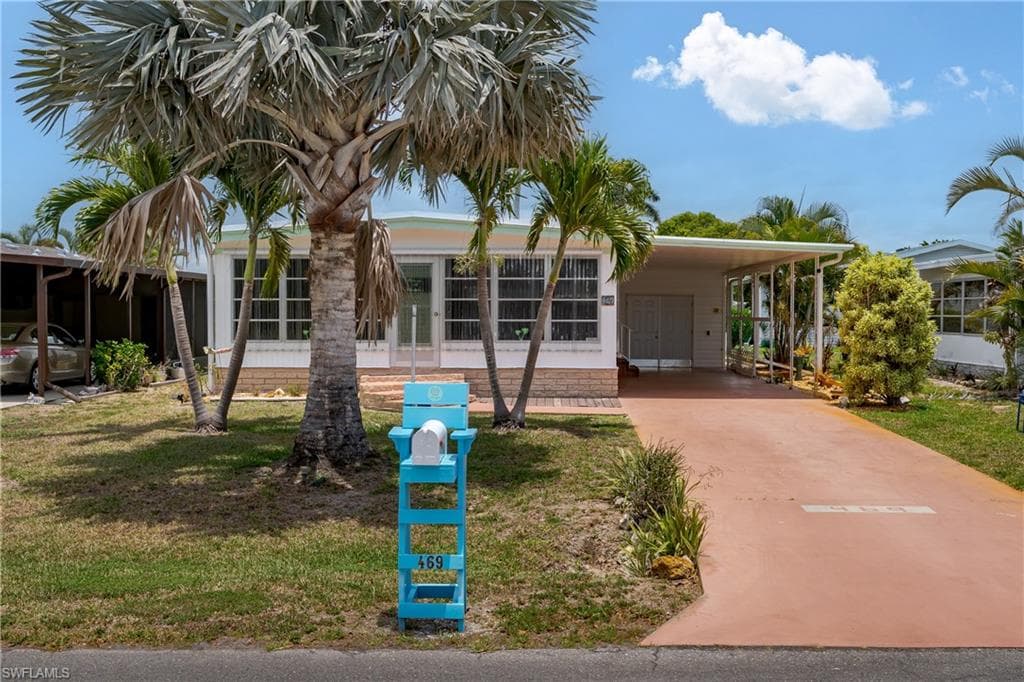 469 Riviera BLVD W, NAPLES FL 34112-30